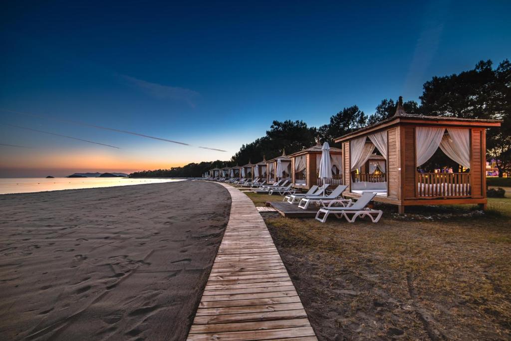 ساحل هتل آکرا تی یو آی بلو سنسیتوری